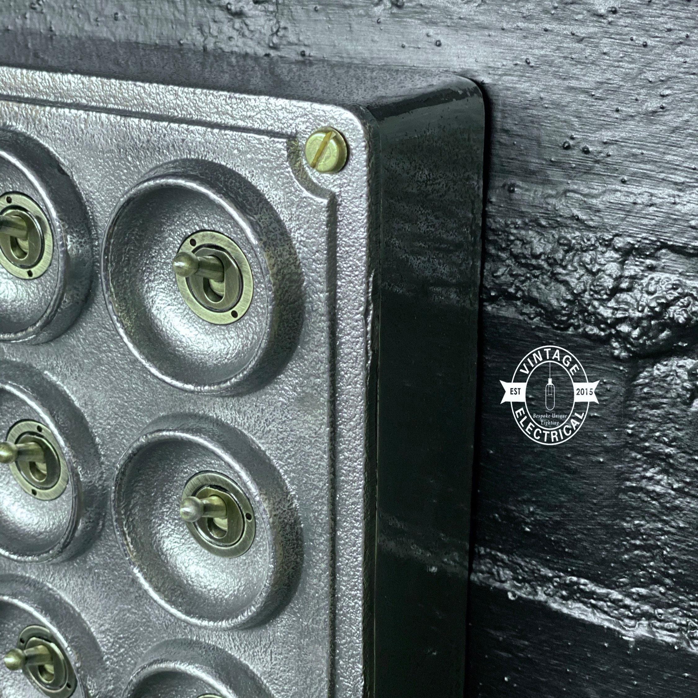 12 Gang 2 Way Cast Aluminium Industrial Toggle Switch Light Panel - Image 4