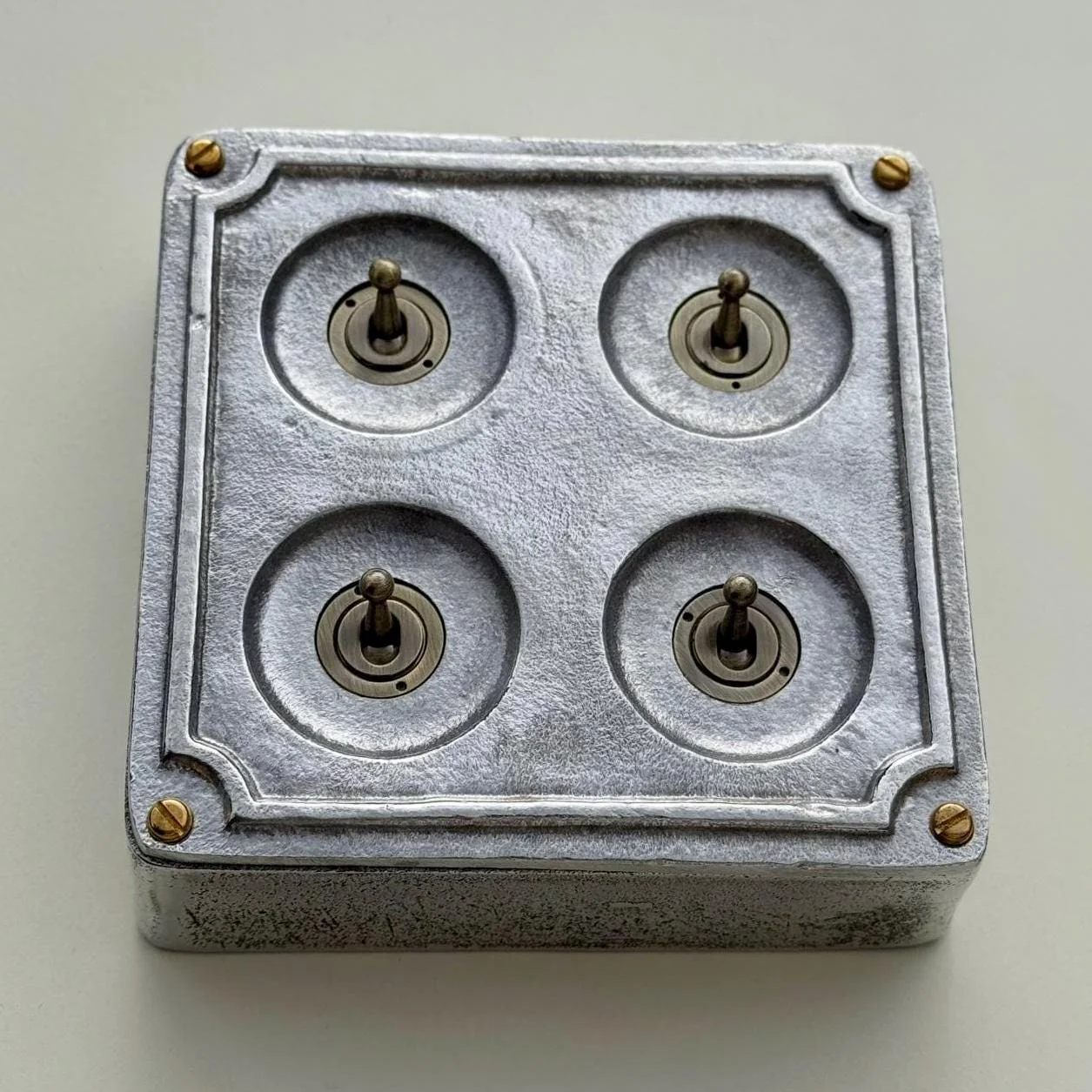 4 Gang 2 Way Solid Cast Metal Surface Mounting Conduit Light Switch Industrial - Image 4