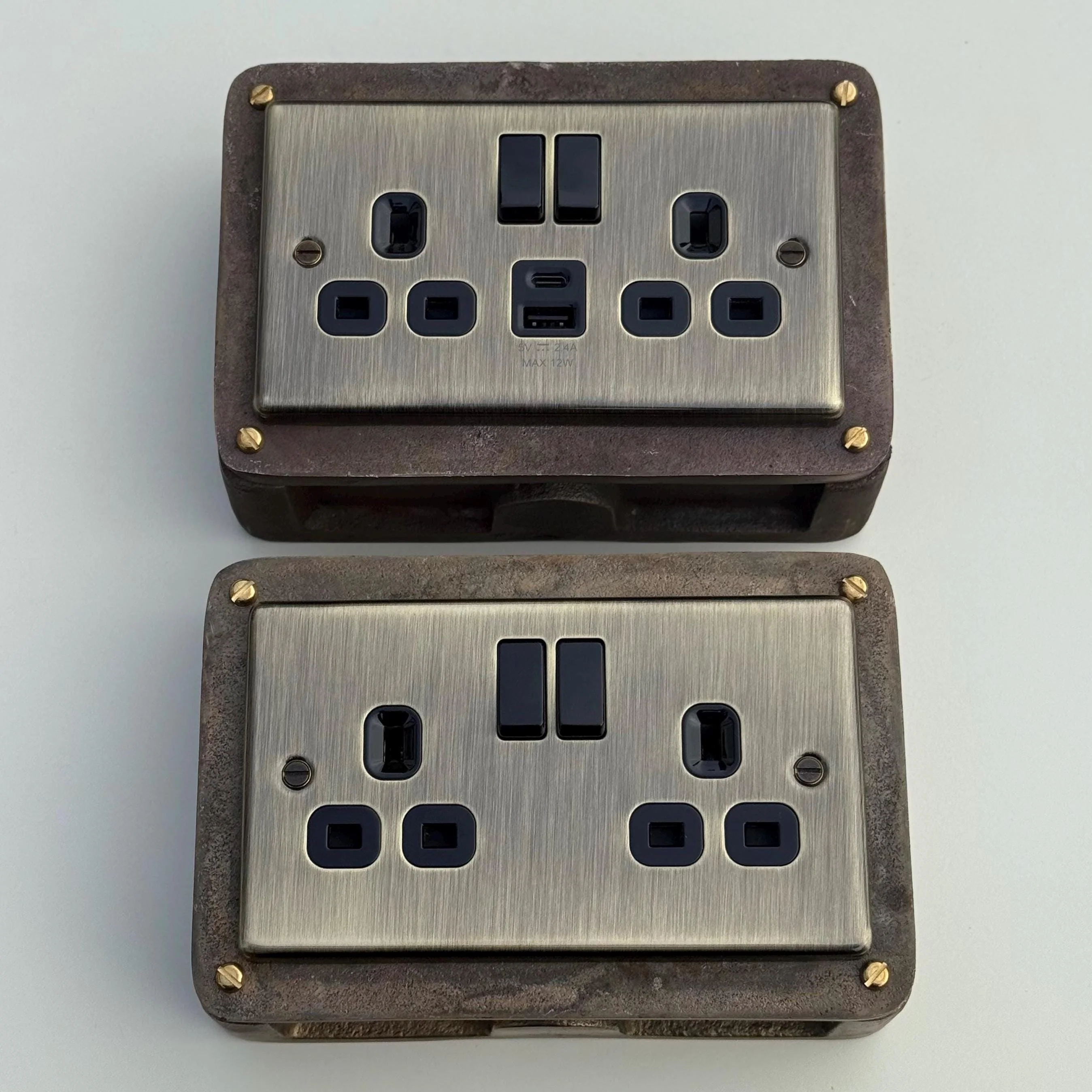 Antique Brass Double Switched Solid Cast Metal Conduit 2-Gang Socket + 2 Outlet Type A & C USB Charger - Image 12