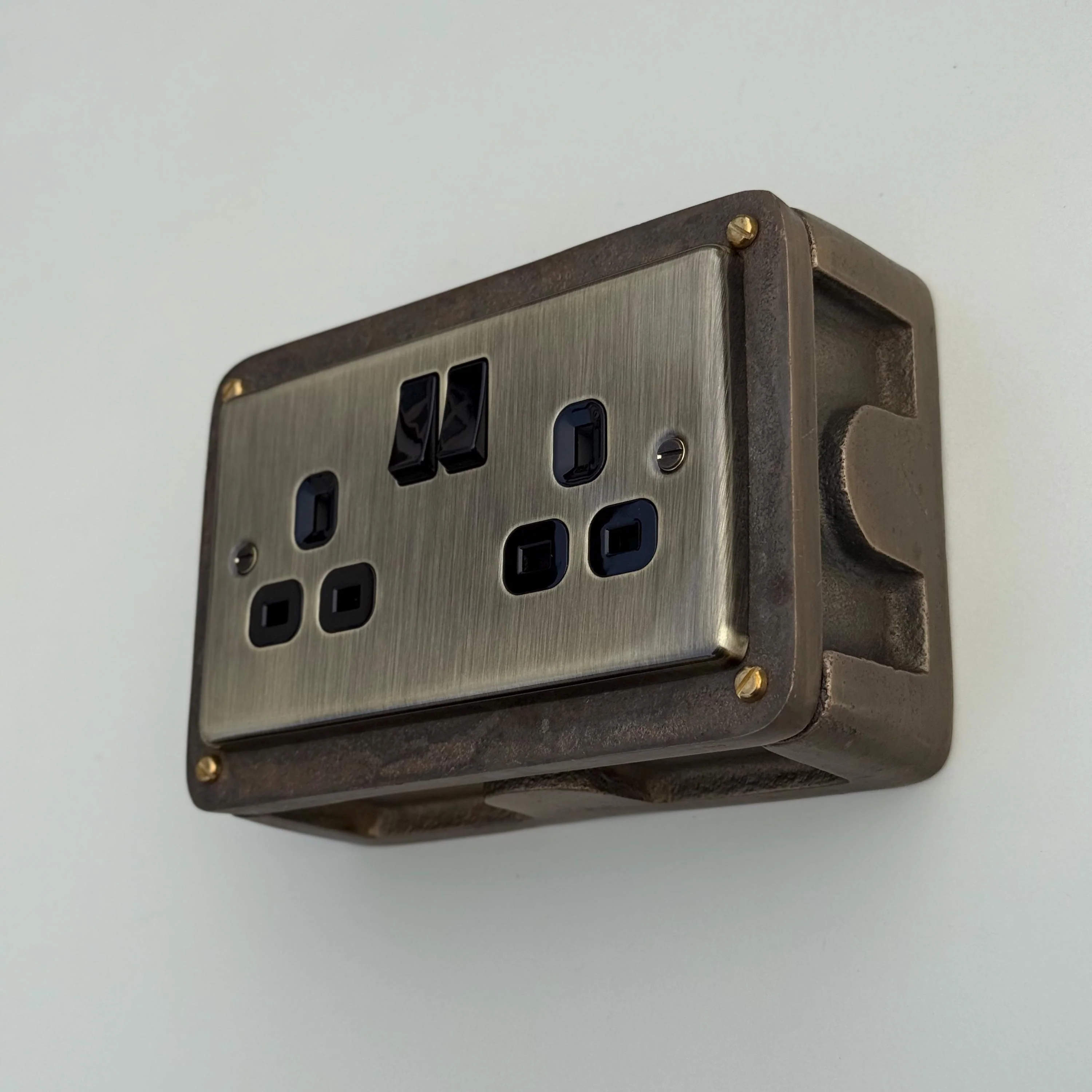 Antique Brass Double Switched Solid Cast Metal Conduit 2-Gang Socket + 2 Outlet Type A & C USB Charger - Image 8