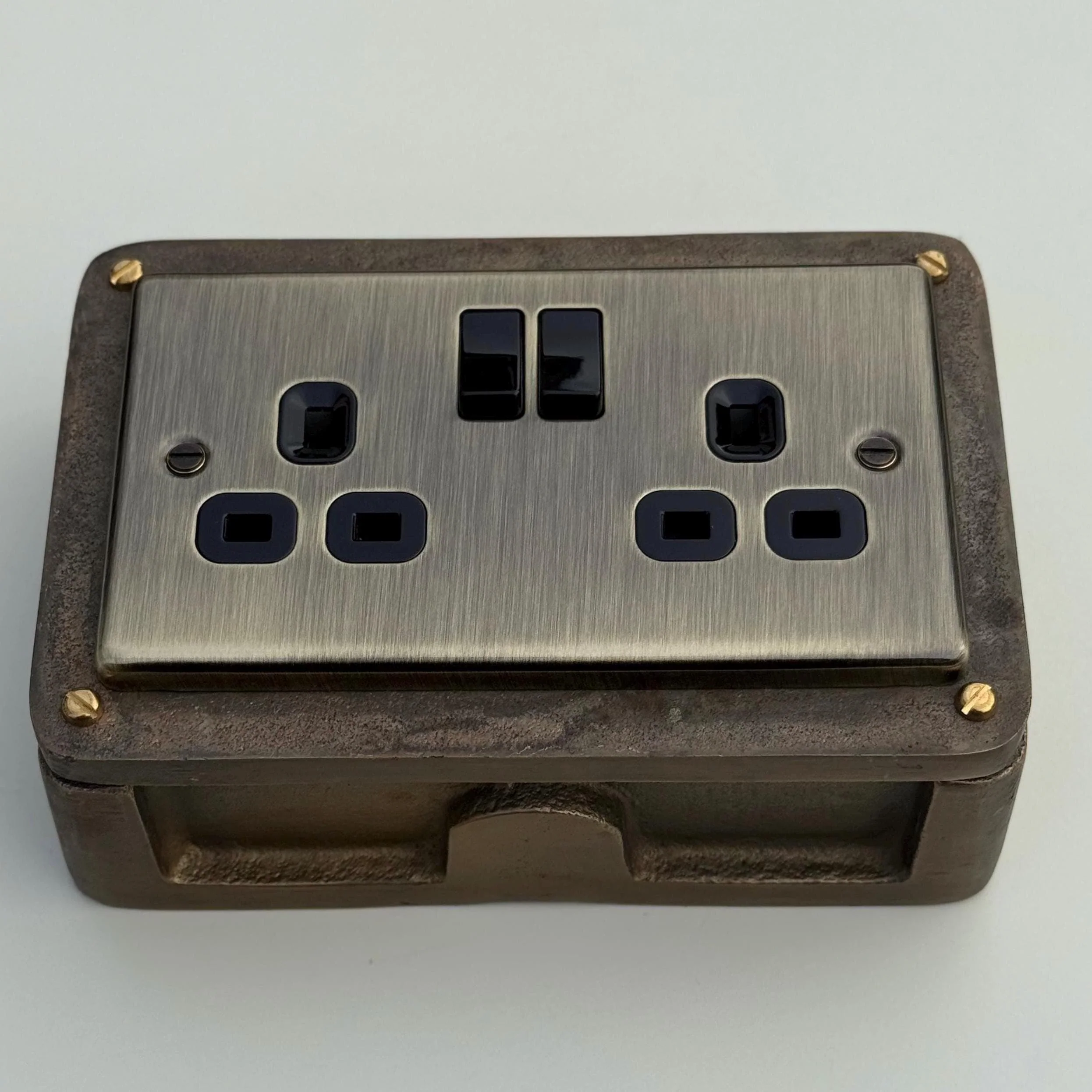 Antique Brass Double Switched Solid Cast Metal Conduit 2-Gang Socket + 2 Outlet Type A & C USB Charger - Image 9