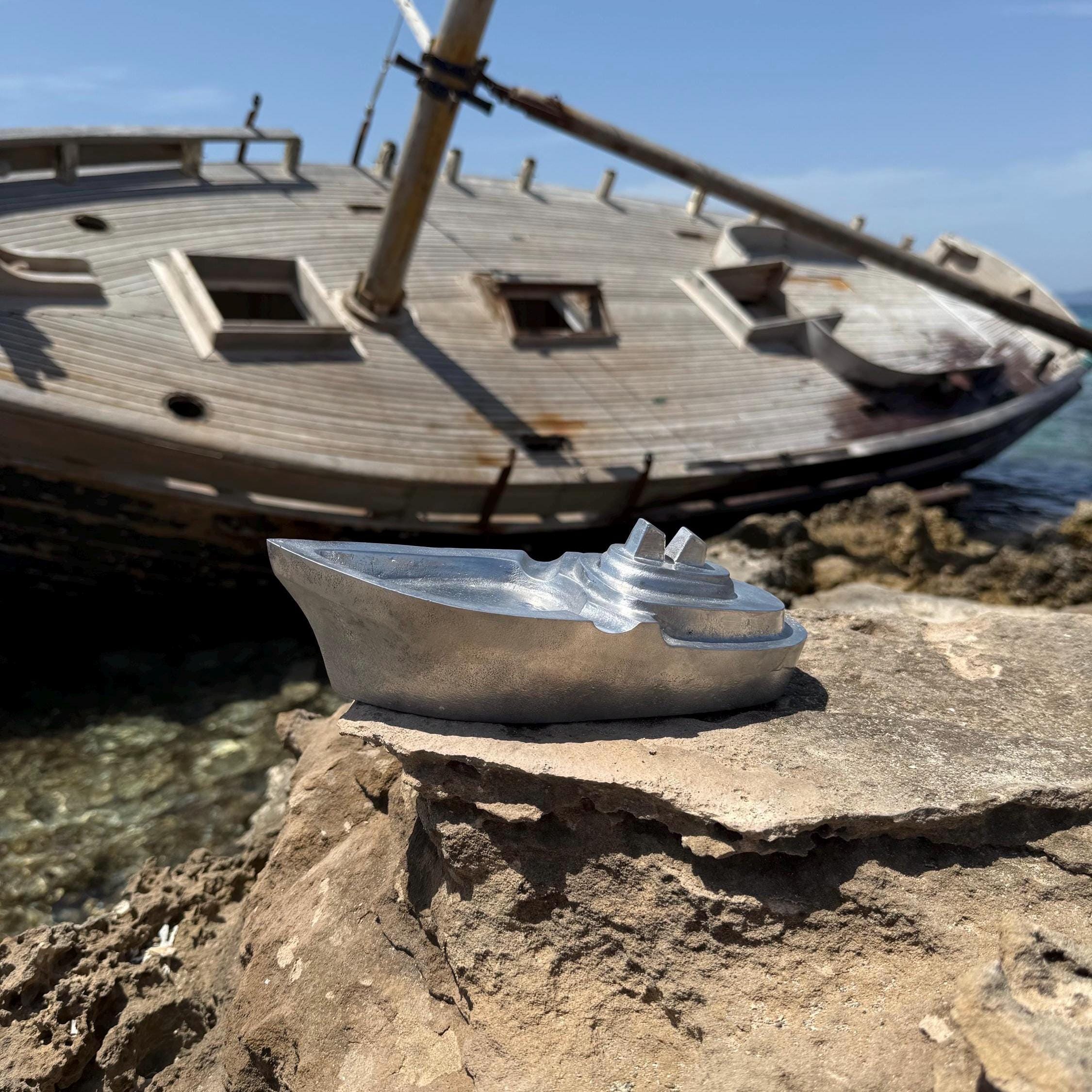 Boat Ocean Yacht Liner Cast Aluminium Ashtray - Nautical Vintage Style Navy Cigar Holder - Image 3
