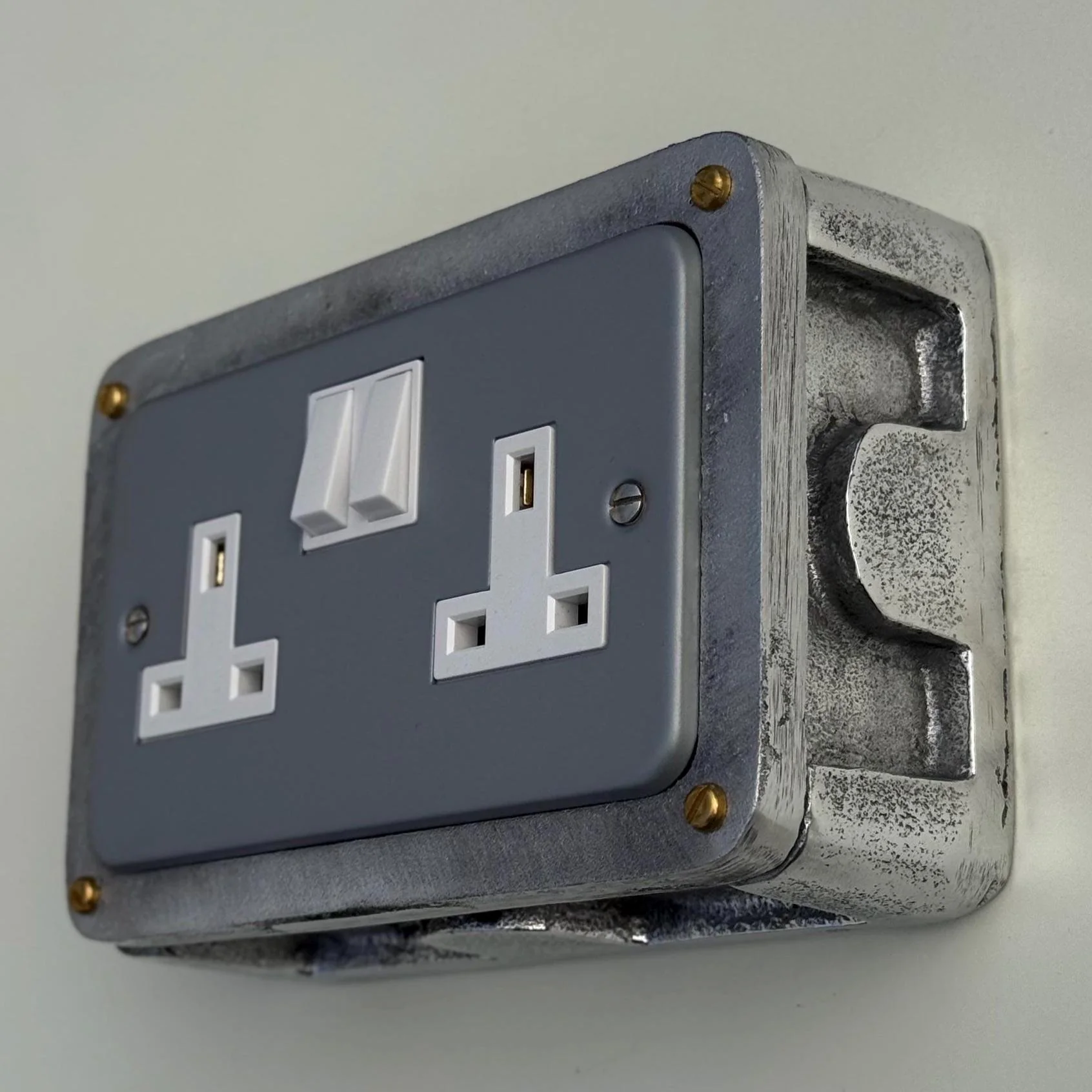 Grey Metal Clad Double Switched 13A Power Socket 230V 2 Gang 2G Cast Metal Industrial Conduit - Image 5