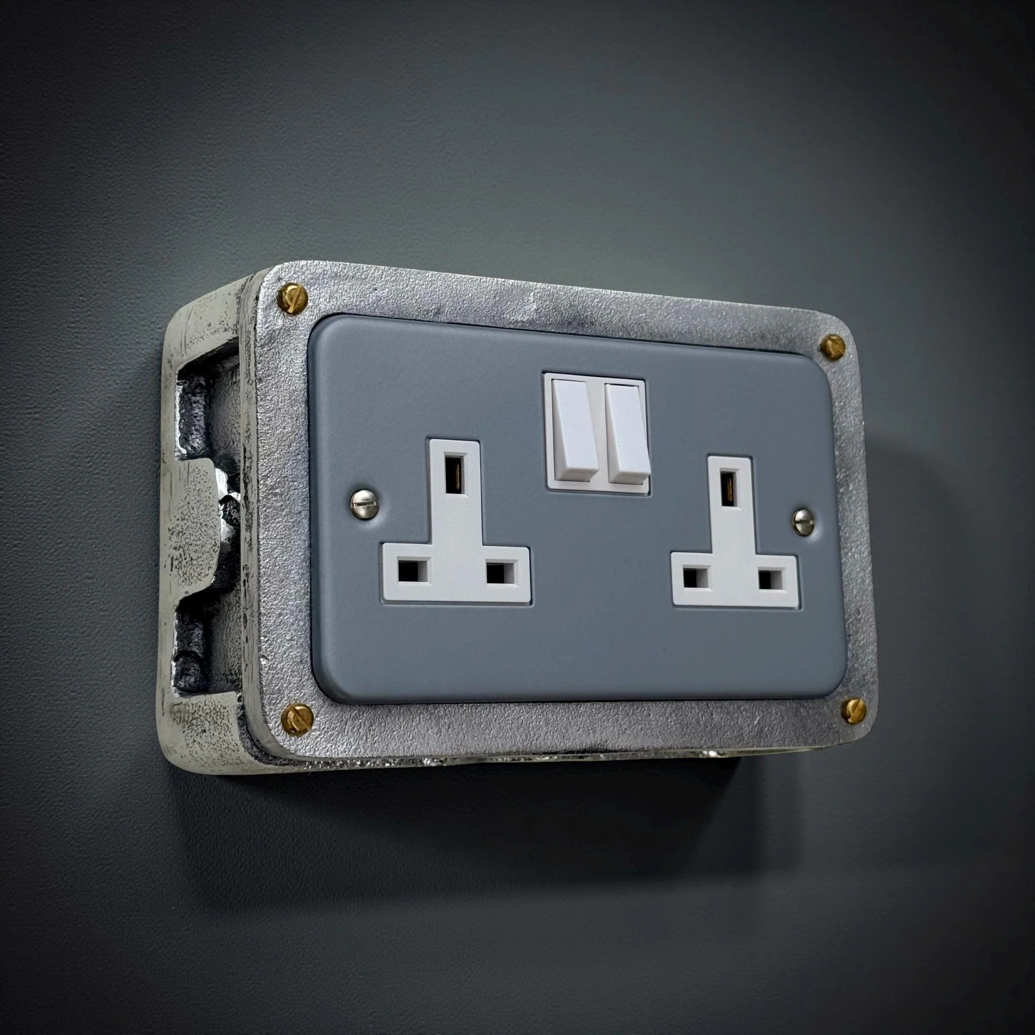 Grey Metal Clad Double Switched 13A Power Socket 230V 2 Gang 2G Cast Metal Industrial Conduit - Image 7