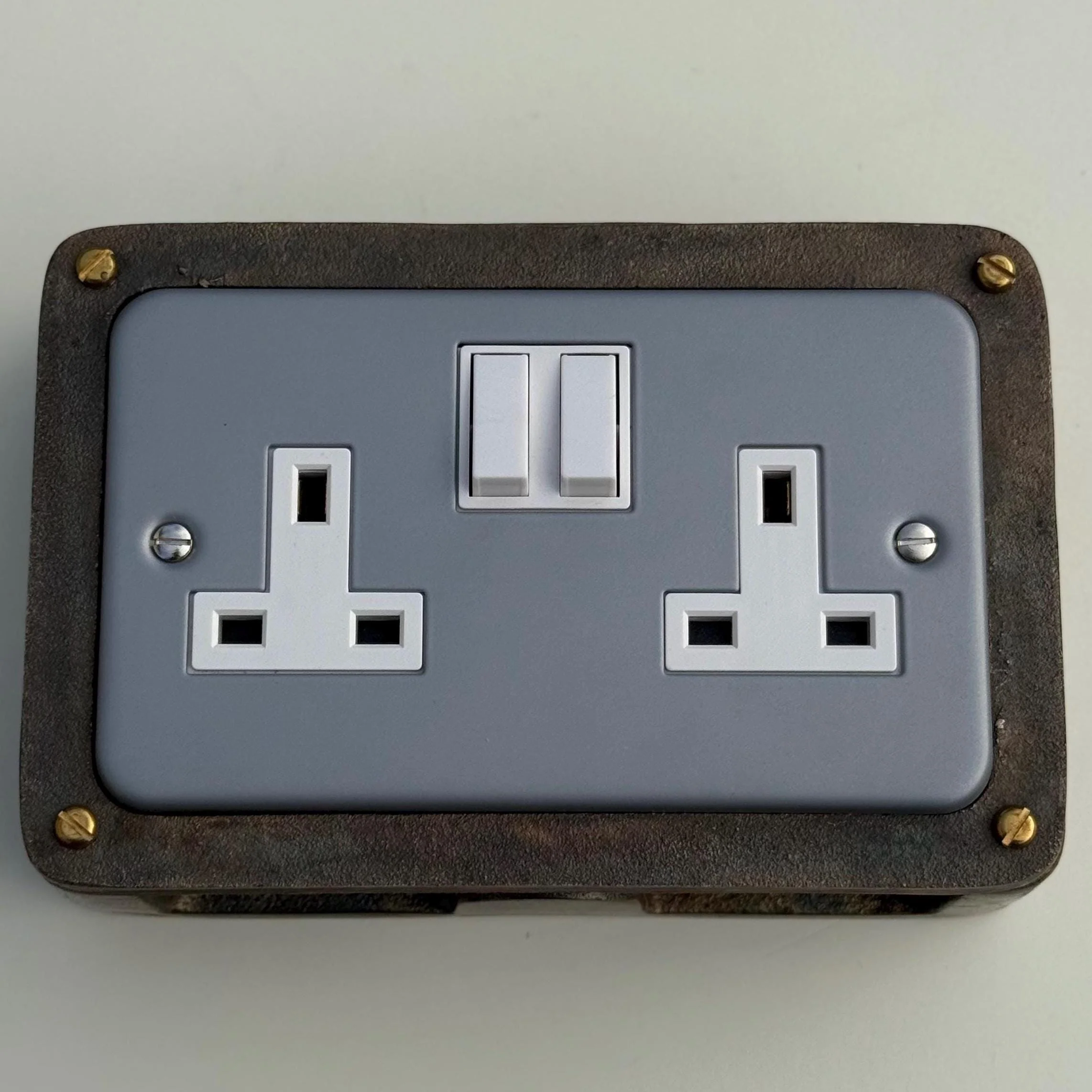 Grey Metal Clad Double Switched 13A Power Socket 230V 2 Gang 2G Socket Antique Brass Conduit Switch Industrial - Image 3