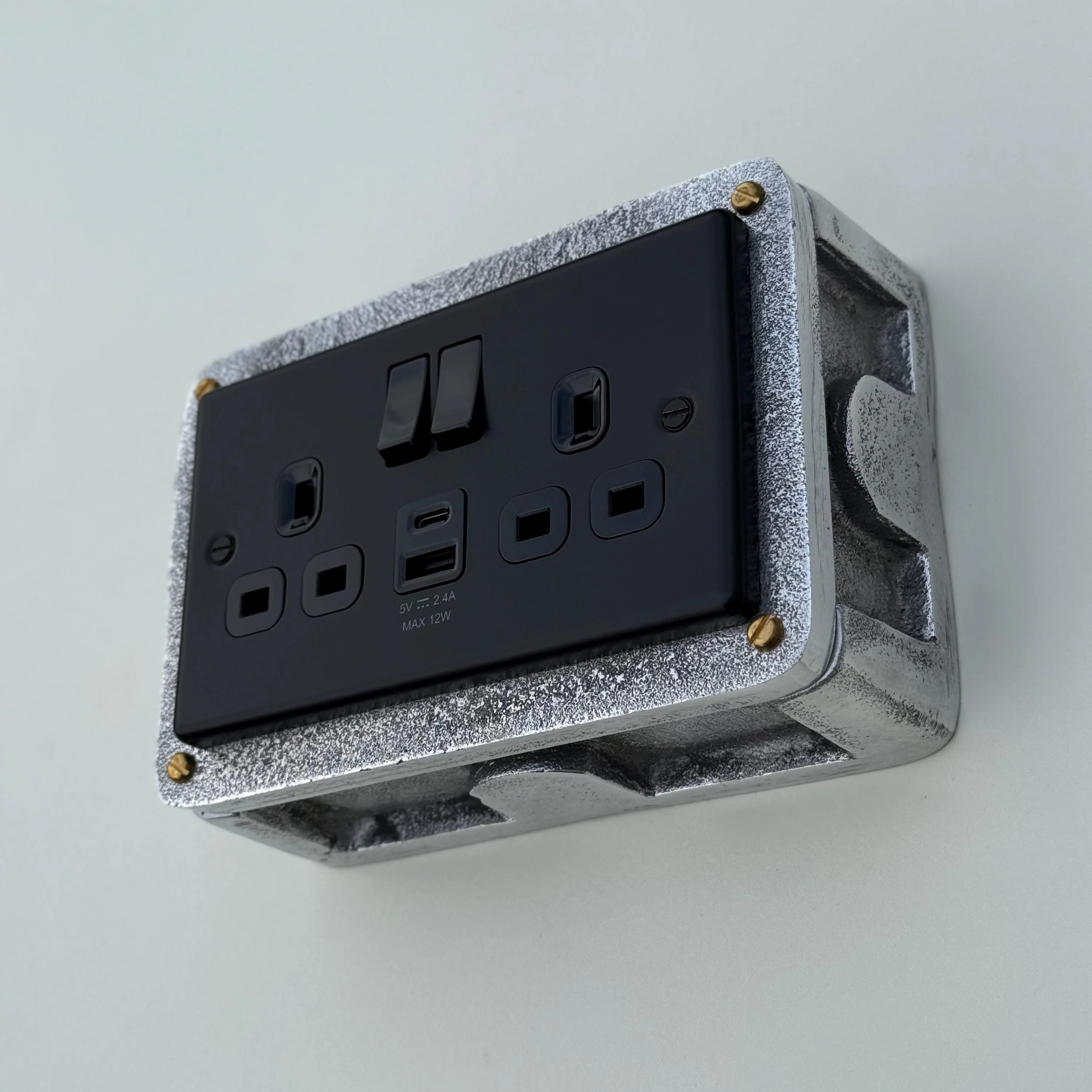 Matt Black Double Switched Solid Cast Metal Conduit 2-Gang Socket + 2 Outlet Type A & C USB Charger - Image 6