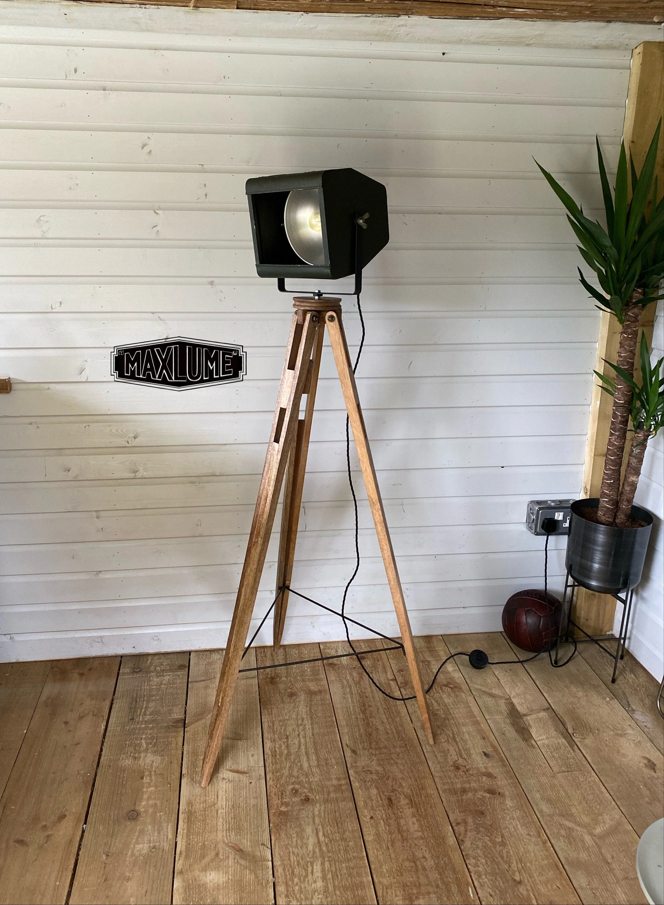 Maxlume ~ Genuine Strand Electric Searchlight Designer Tripod Light Luxury Theatre Spot Light Living Room Vintage Patt 137 - Image 3