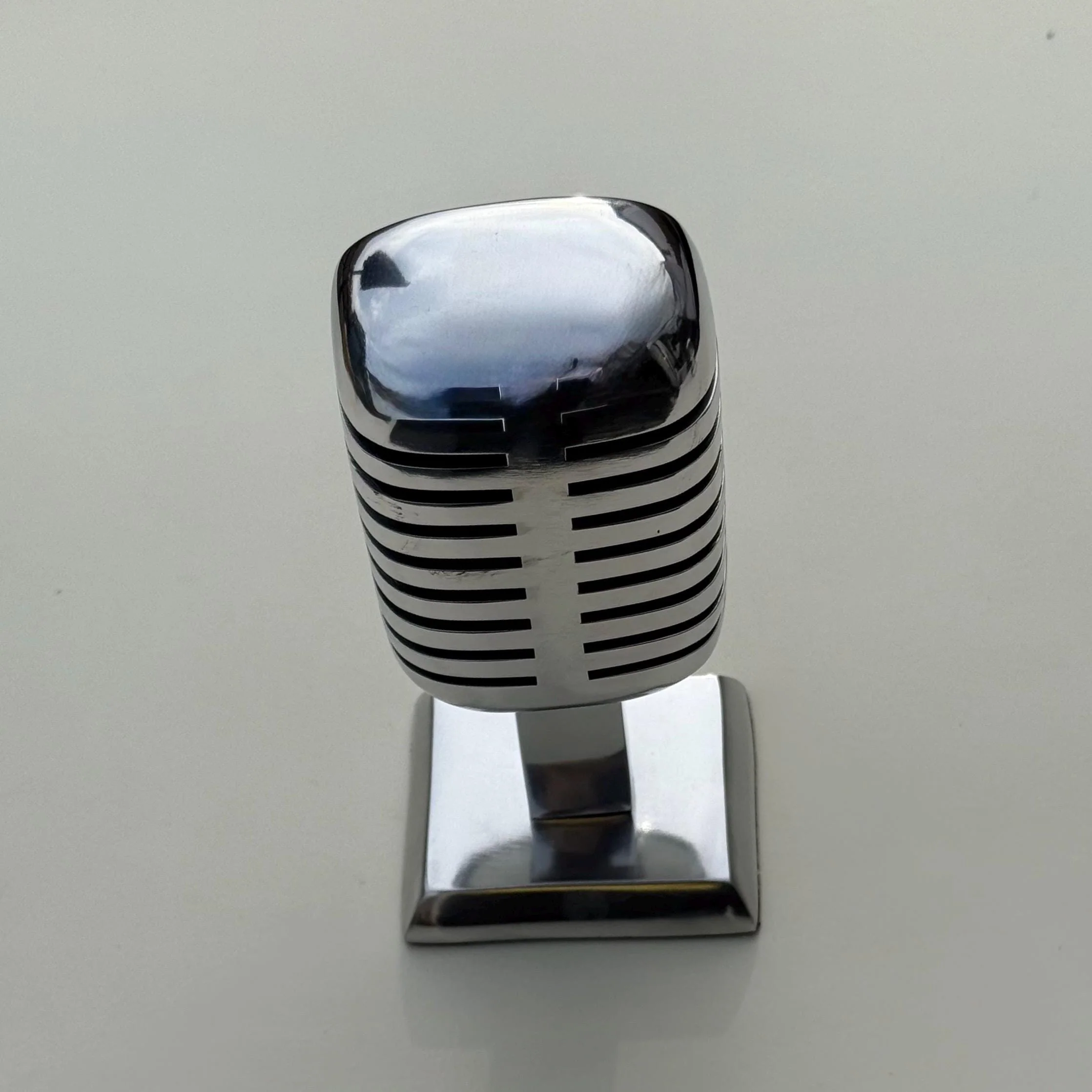Maxlume - Vintage Microphone iPhone Mobile Phone Holder Retro Mic - Image 6