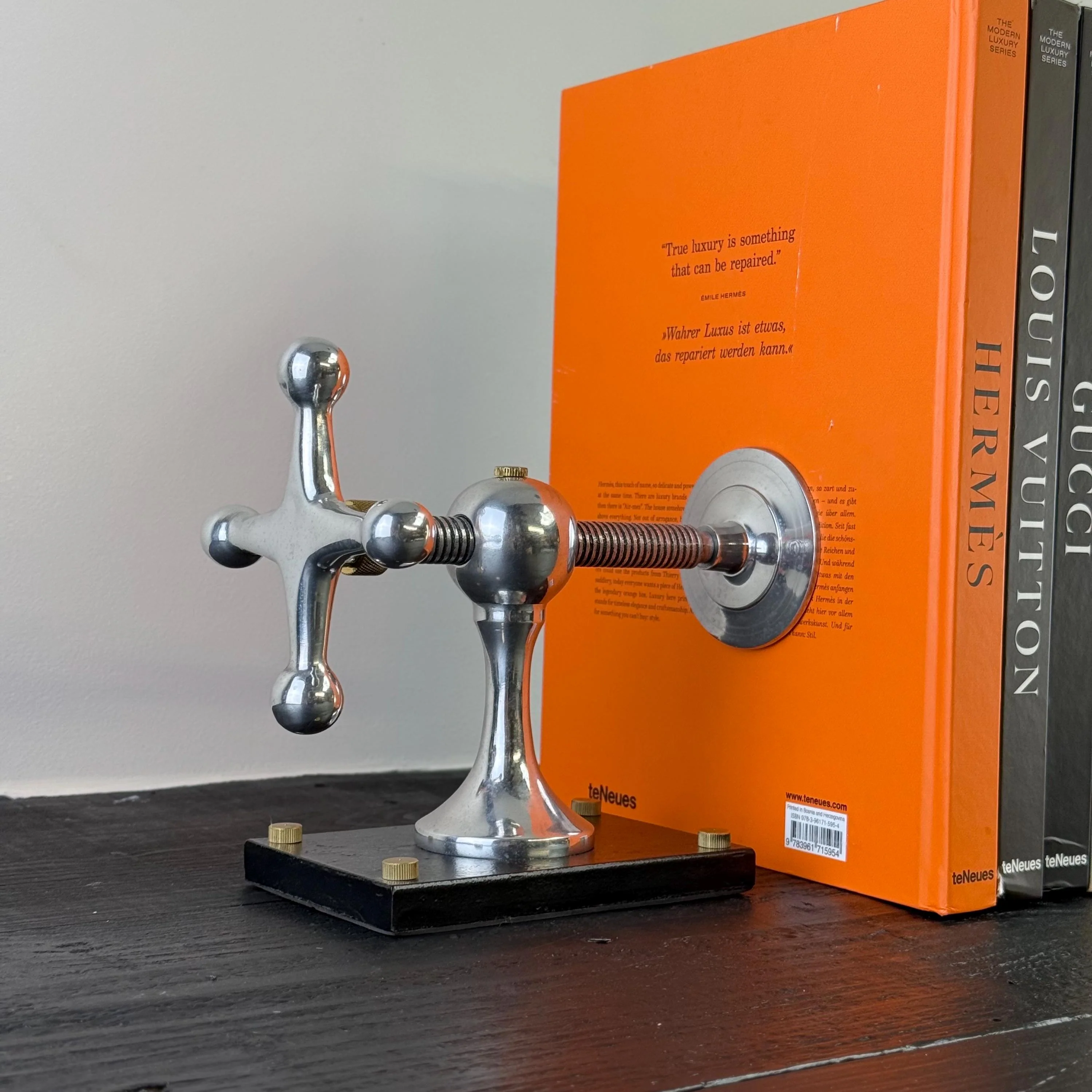 Windlass Bookend Retro Book DVD Organizer - Image 4