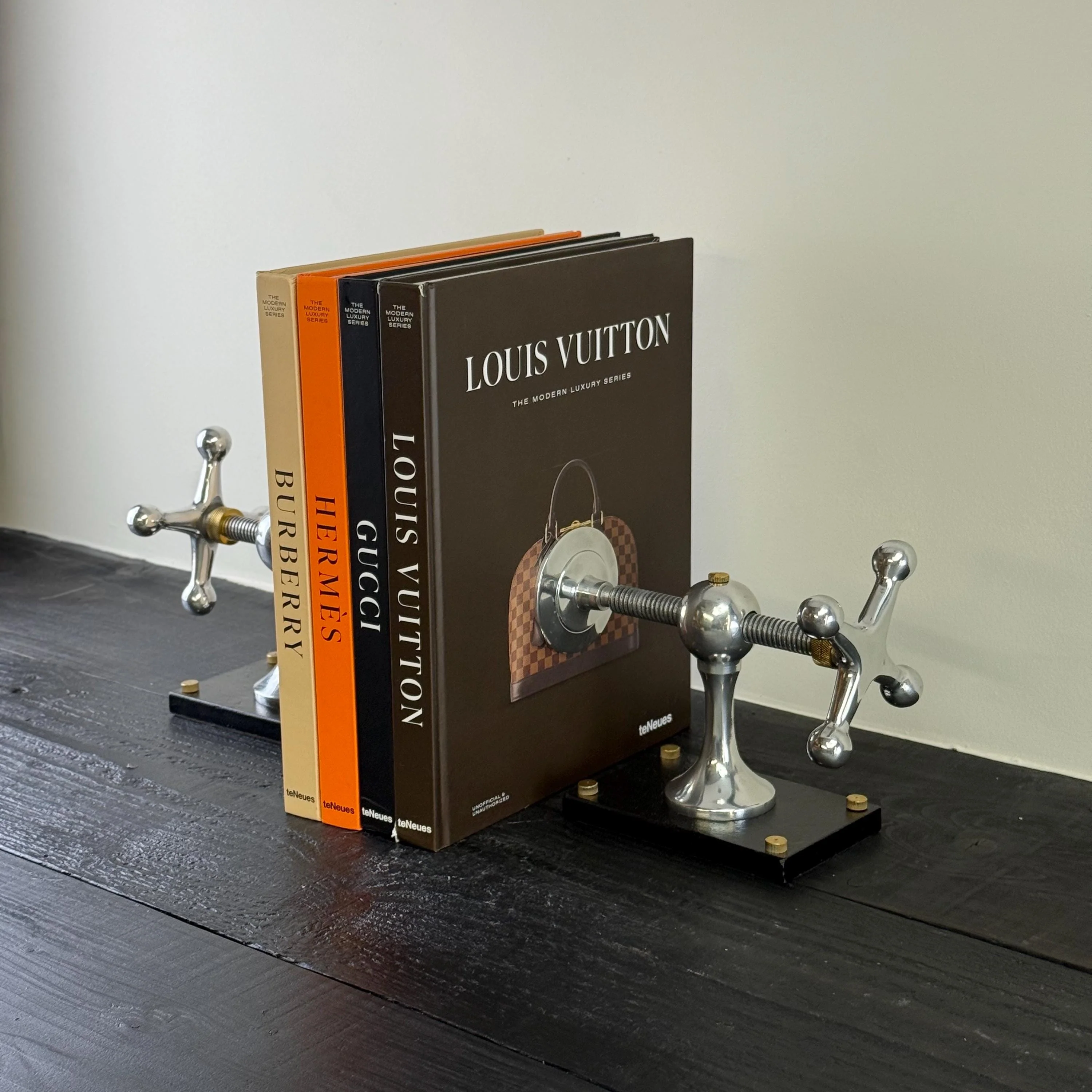 Windlass Bookend Retro Book DVD Organizer - Image 5