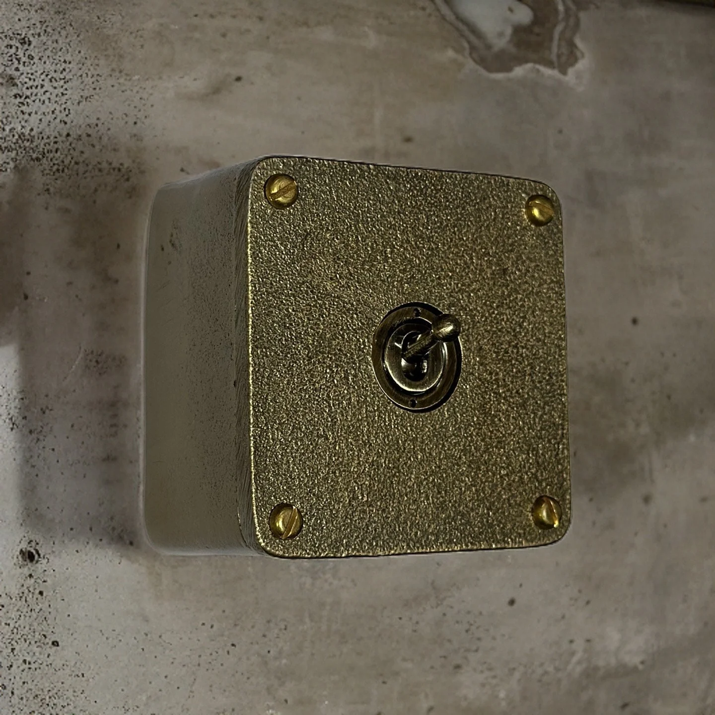 Single Gang Bronze Solid Cast Metal Conduit Light Switch Industrial 2 Way - BS EN Approved Vintage Crabtree 1950’s Style - Image 4