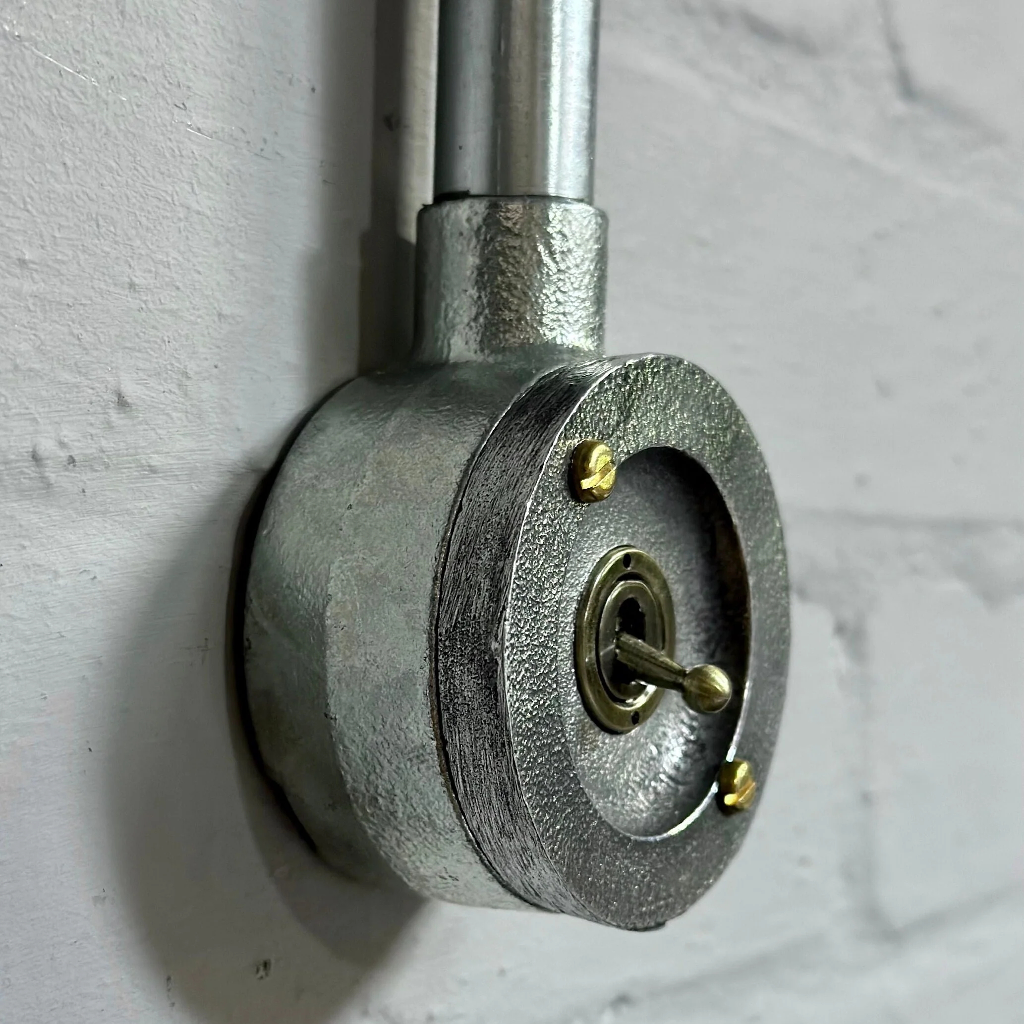 Single Gang Solid Cast Conduit Metal Conduit Light Switch Industrial 2 Way - Image 4
