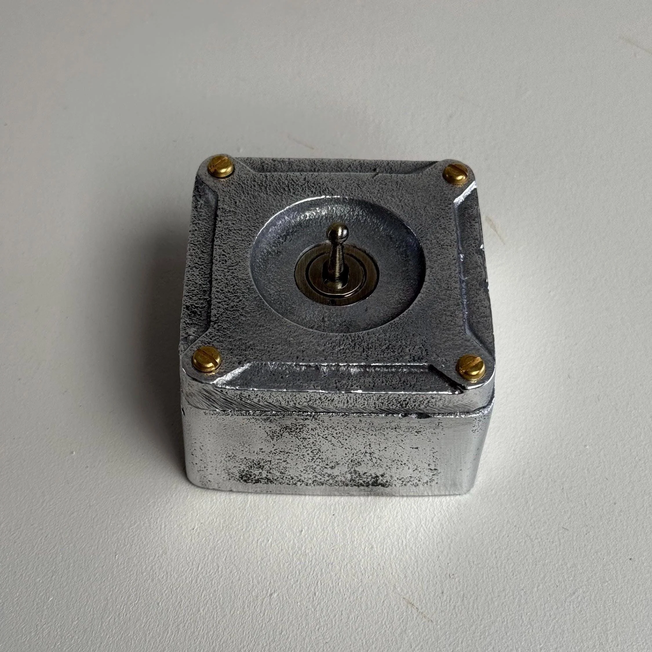 Single Gang 2 Way Conduit Surface Mounting Light Switch Solid Cast Metal Industrial ~ BS EN Approved Vintage Britmac Style - Image 6