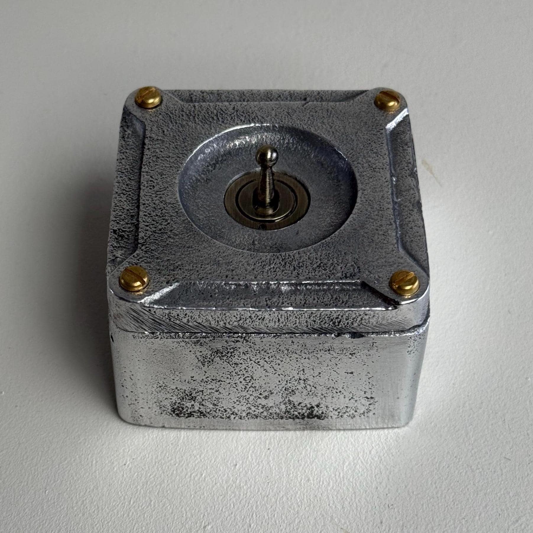 Single Gang 2 Way Conduit Surface Mounting Light Switch Solid Cast Metal Industrial ~ BS EN Approved Vintage Britmac Style - Image 9