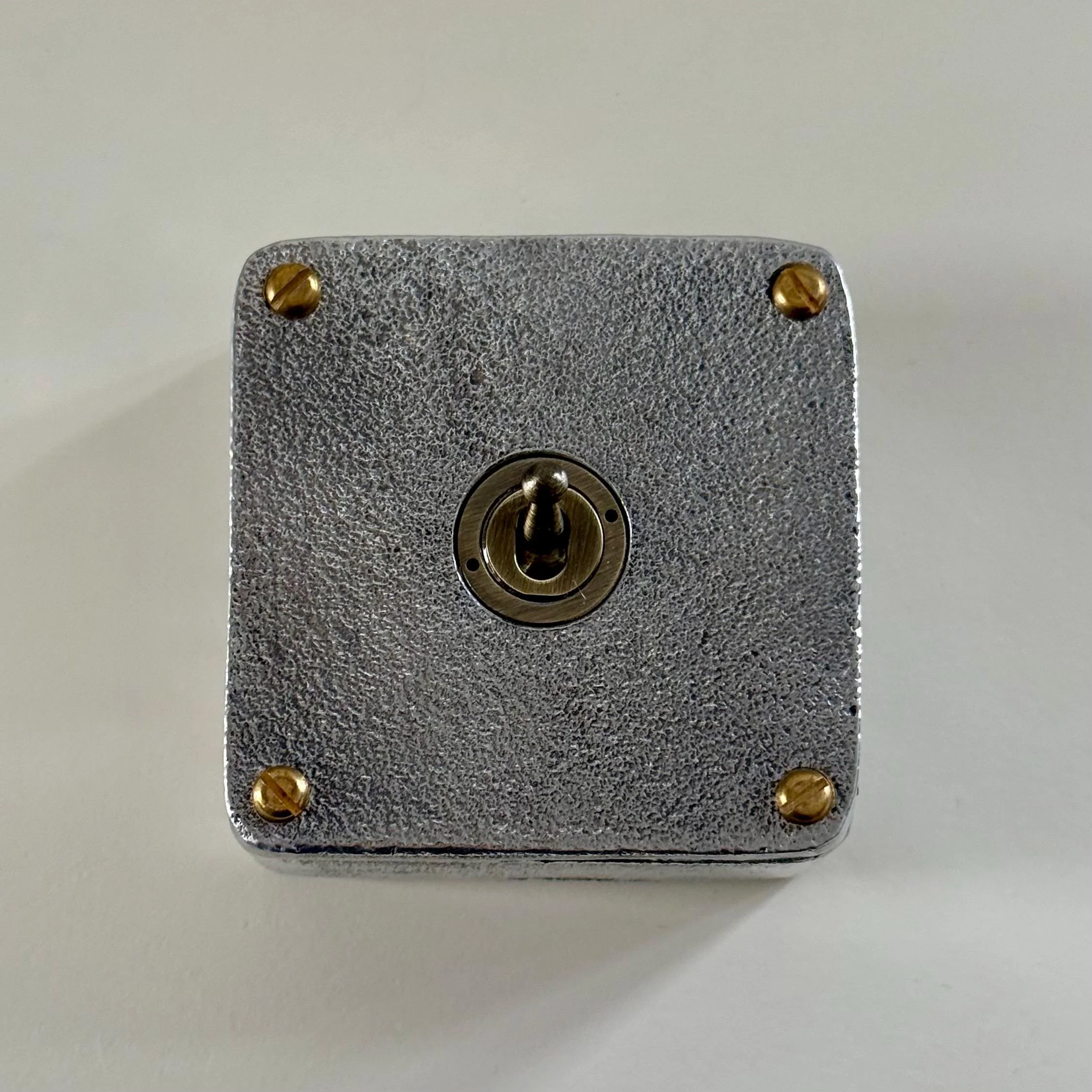 Single Gang Solid Cast Metal Surface Mounted Conduit Light Switch Industrial 2 Way - Image 4