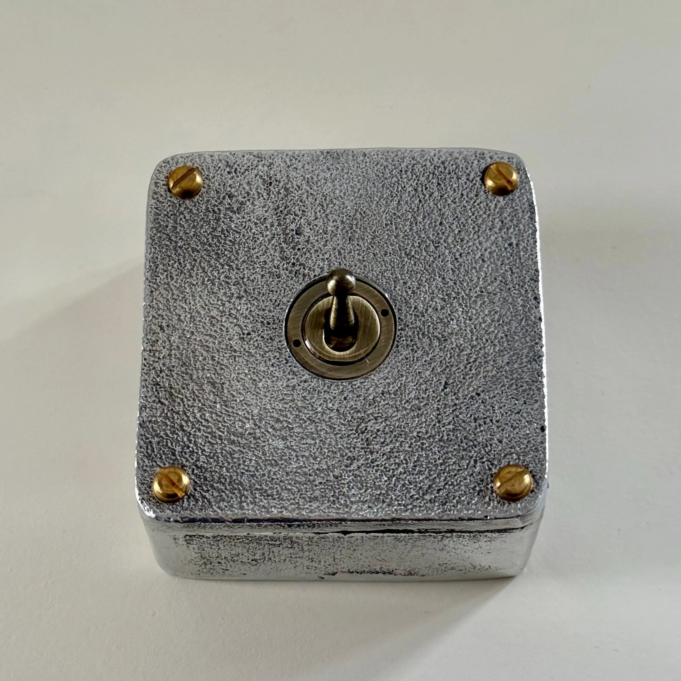 Single Gang Solid Cast Metal Surface Mounted Conduit Light Switch Industrial 2 Way - Image 5