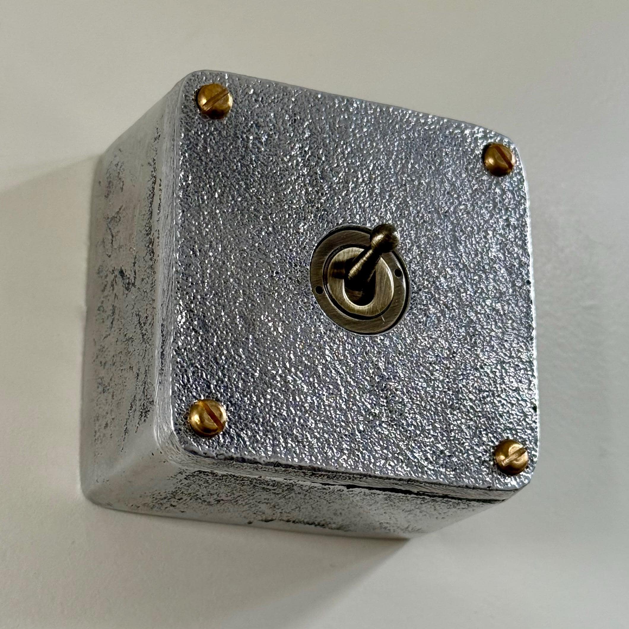 Single Gang Solid Cast Metal Surface Mounted Conduit Light Switch Industrial 2 Way - Image 6