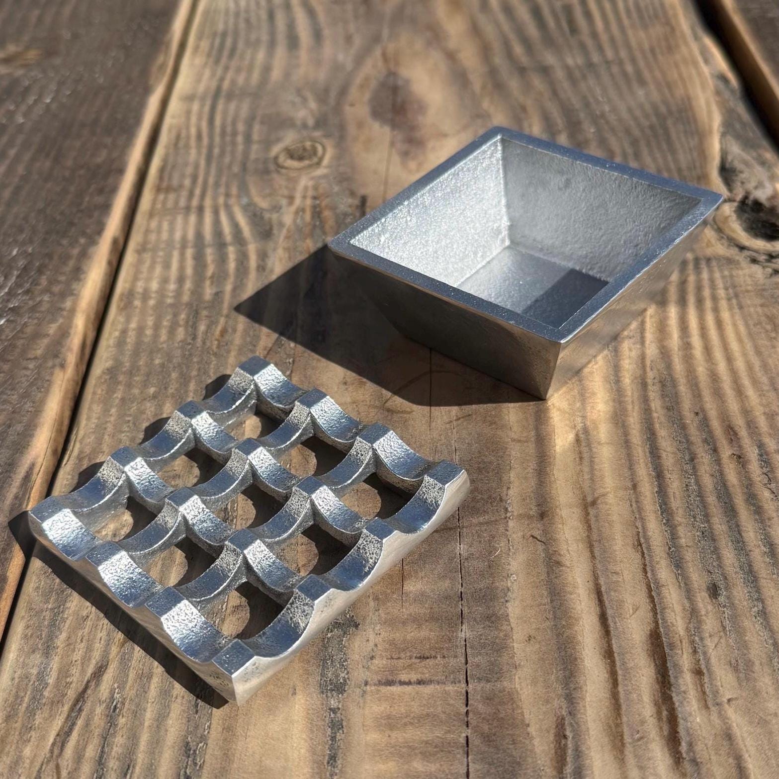 Small Silver Handcrafted Cast Aluminium Ashtray - Vintage Style Cigar Holder Ashtray - Heavy Cigarette Ashtray - Image 2